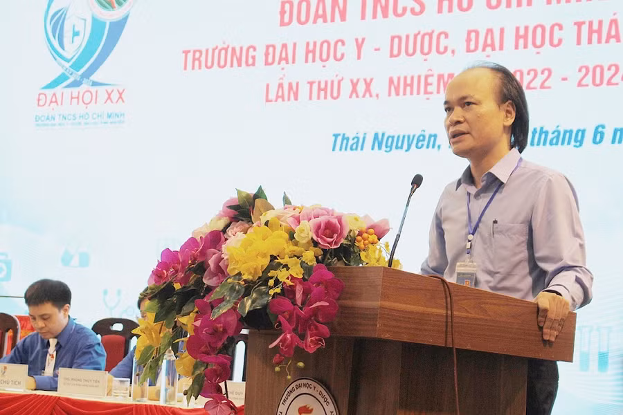 PGS.TS Nguyễn Tiến Dũng, Bí thư Đảng ủy, Hiệu trưởng trường Đại học Y - Dược phát biểu chỉ đạo tại Đại hội.