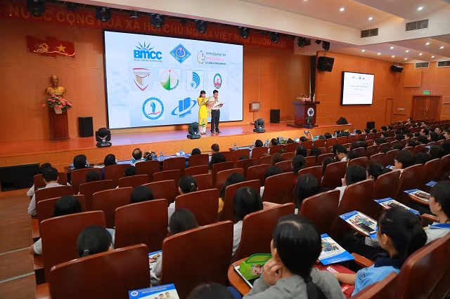 Quang cảnh hội thảo Quốc gia về giảng dạy tiếng Anh 