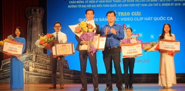 Trao giải cuộc thi sáng tác video hát Quốc ca trong sinh viên
