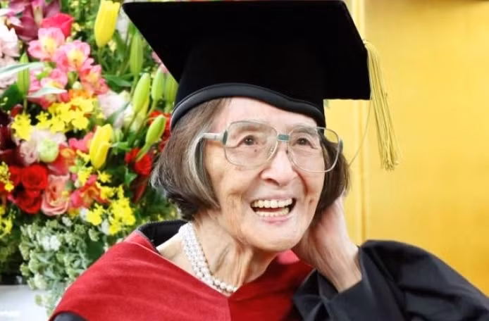 Nhật Bản: Cụ bà 88 tuổi nhận bằng Tiến sĩ