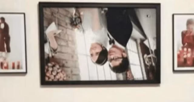 Ảnh cưới trên tường đột ngột rơi xuống để lộ 2 đôi mắt nhìn chằm chằm khiến đôi vợ chồng hốt hoảng, quyết tìm studio nói chuyện phải trái - Ảnh 2.