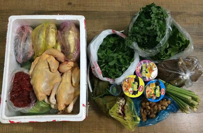 Mang 2 con gà ở quê lên làm lẩu mừng sinh nhật người yêu mà bị khinh, chàng trai có hành động cực dứt khoát sau đó - Ảnh 2. Mang 2 con gà ở quê lên làm lẩu mừng sinh nhật người yêu mà bị khinh, chàng trai có hành động cực dứt khoát sau đó - Ảnh 2.