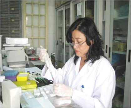 PGS.TS Đinh Thị Bích Lân trong phòng nghiên cứu. Ảnh nhân vật cung cấp PGS.TS Đinh Thị Bích Lân trong phòng nghiên cứu. Ảnh nhân vật cung cấp