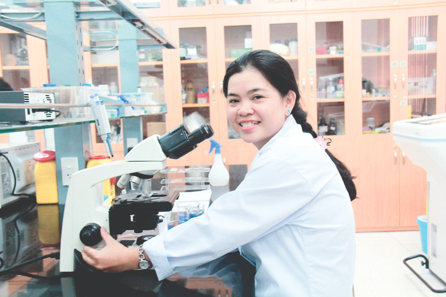 TS Nguyễn Thị Hiệp làm nghiên cứu tại Khoa Kỹ thuật Y sinh. TS Nguyễn Thị Hiệp làm nghiên cứu tại Khoa Kỹ thuật Y sinh.
