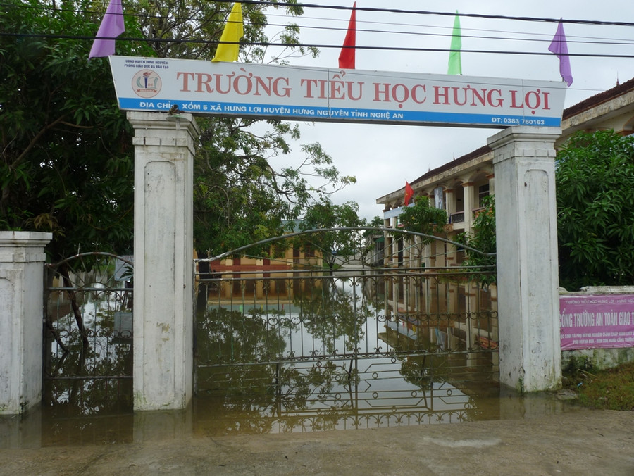 Trường Tiểu học và Mầm non Hưng Lợi, huyện Hưng Nguyên vẫn đang cho toàn bộ học sinh nghỉ học Trường Tiểu học và Mầm non Hưng Lợi, huyện Hưng Nguyên vẫn đang cho toàn bộ học sinh nghỉ học