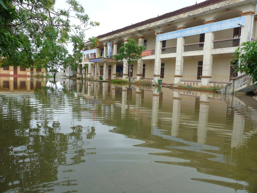 Hiện nhiều trường học vẫn phải cho học sinh nghỉ học để đảm bảo an toàn Hiện nhiều trường học vẫn phải cho học sinh nghỉ học để đảm bảo an toàn