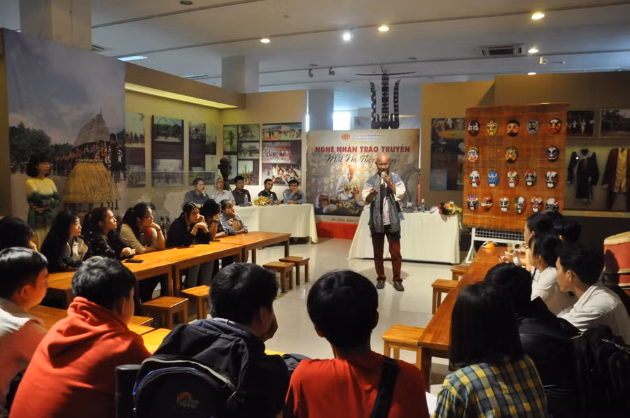 Chương trình “Nghệ nhân trao truyền” với chủ đề “Mặt nạ thời gian”.