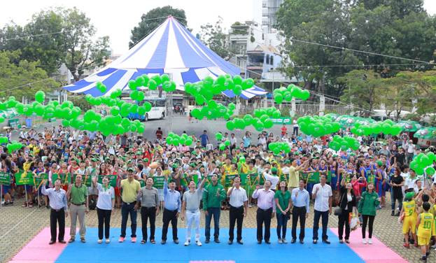 BTC, nhà tài trợ và các đại biểu thả bóng chính thức khai mạc giải BTC, nhà tài trợ và các đại biểu thả bóng chính thức khai mạc giải