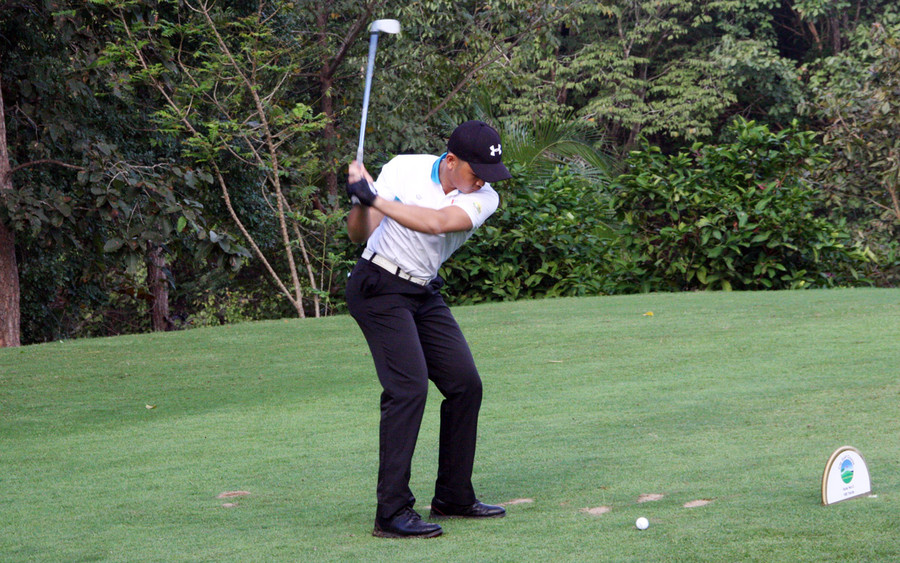 Trong ngày thi đấu đầu tiên, các vận động viên Golf cũng đã mang nhiều lợi thế cho hai ngày thi đấu tiếp theo