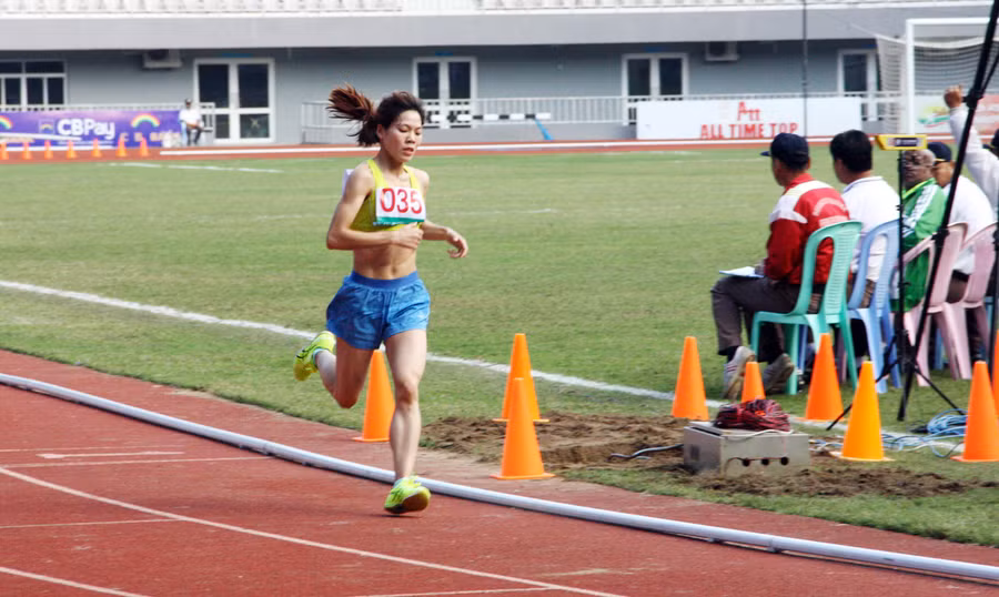 Phạm Thị Huệ một mình băng băng về đích.