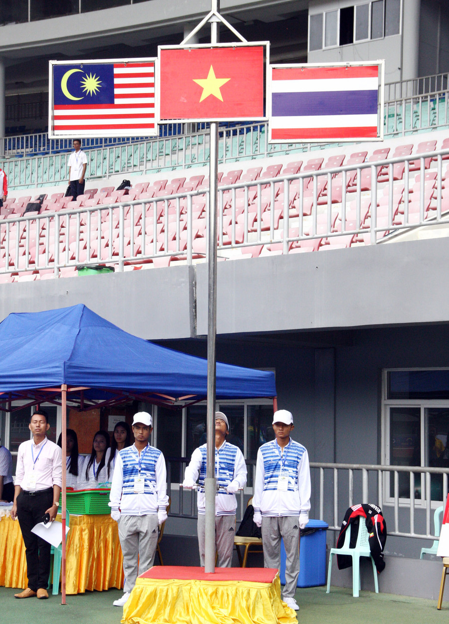 Quốc kỳ, Quốc ca Việt Nam tung bay và vang lên trên bầu trời Nay Pyi Taw, Myanmar