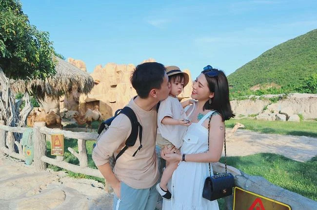 4 hot mom thế hệ mới: Giỏi giang, xinh đẹp, chăm con ngoan nức tiếng mạng xã hội