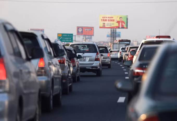 Cao tốc Pháp Vân - Cầu Giẽ ùn tắc gần 5 km