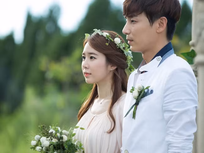 Chi 2 triệu mua bộ váy hàng hiệu sang chảnh, vợ trẻ nhận về cái kết ngượng ngùng đúng mùng 2 Tết - Ảnh 1.