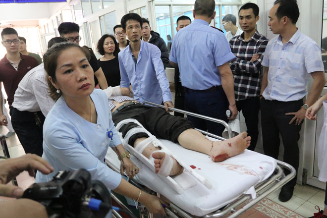 Bệnh viện Việt Đức chật cứng bệnh nhân pháo nổ và tai nạn giao thông ảnh 1 Chú thích ảnh