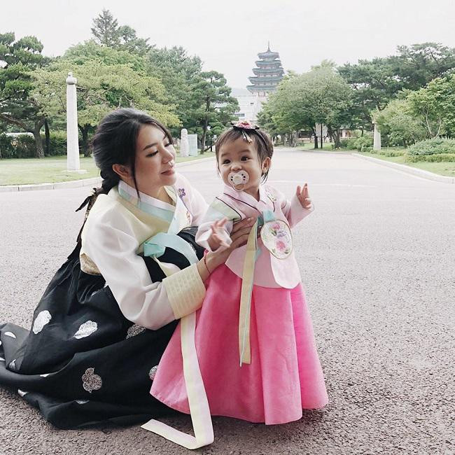 4 hot mom thế hệ mới: Giỏi giang, xinh đẹp, chăm con ngoan nức tiếng mạng xã hội ảnh 10 4 hotmom the he moi: gioi giang, xinh dep, cham con ngoan nuc tieng mang xa hoi - 10