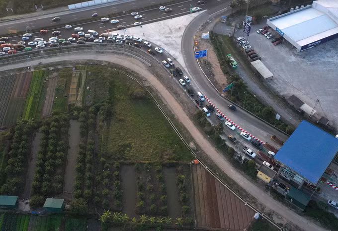 Cao tốc Pháp Vân - Cầu Giẽ ùn tắc gần 5 km