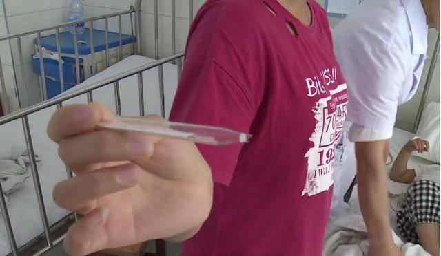 Bé 2 tuổi cắn vỡ nhiệt kế nuốt phải thủy ngân, bác sĩ cho uống ngay thứ này ảnh 2 be 2 tuoi can vo nhiet ke, nuot phai thuy ngan, bac si noi: "uong ngay them thu nay" - 4