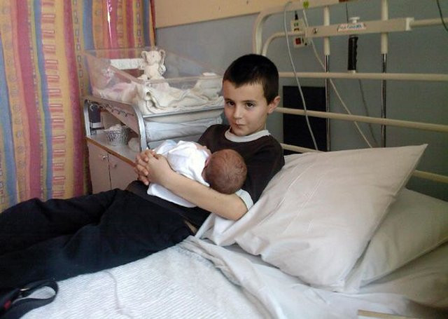 &#34;ong bo tre nhat the gioi&#34;: 13 tuoi co con, 2 nam sau phat hien su that phu phang - 1