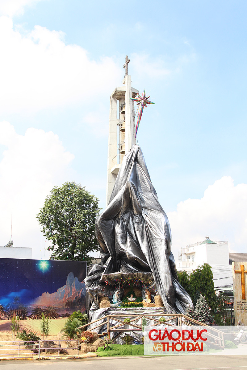 Giáo xứ Ngọc Đồng (TP.Biên Hòa) đã hoàn thiện hang đá Giáng sinh và ngôi sao Noel, sẵn sàng chào đón ngày lễ đặc biệt.