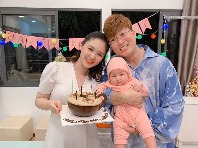 Dù đã có con đầu lòng, tuy nhiên Phương Thảo vẫn chưa được mẹ chồng đón nhận.