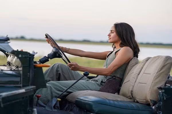 Là con gái độc nhất của ông trùm cảng Tây Ban Nha - Philippines Enrique Razon, Katrina Razon (sinh năm 1991) được hưởng nhiều đặc quyền. Tuy nhiên, điều đó không ngăn cản cô gái trẻ tiếp tục làm việc chăm chỉ. Katrina là nhà đầu tư mạo hiểm, sáng lập và điều hành công ty tổ chức sự kiện C:C Concepts tại Los Angeles (Mỹ).