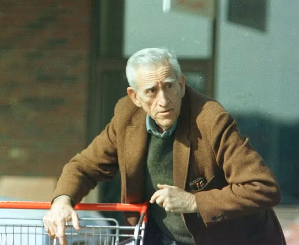 Nhà văn Jerome David Salinger.

