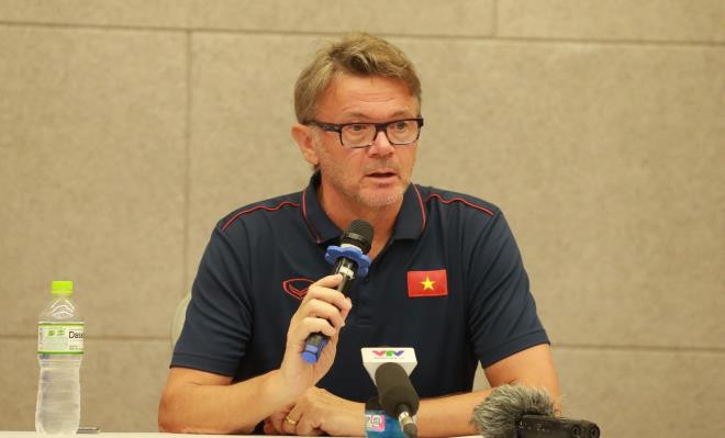 HLV trưởng U19 Việt Nam Philippe Troussier.