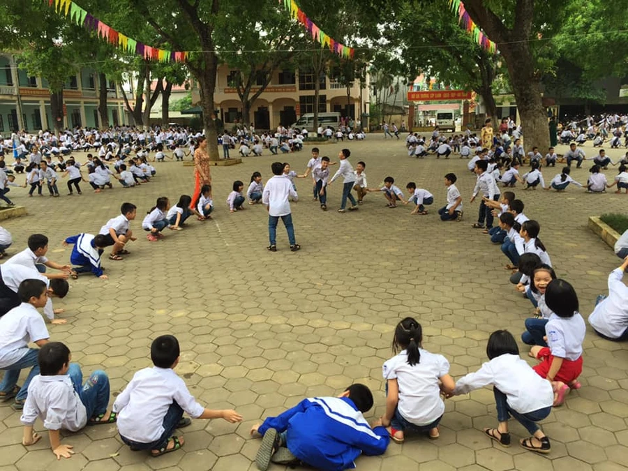 Mức thu dạy thêm, học trêm trong nhà trường lớp bồi dưỡng TDTT do thỏa thuận giữa CMHS và nhà trường.