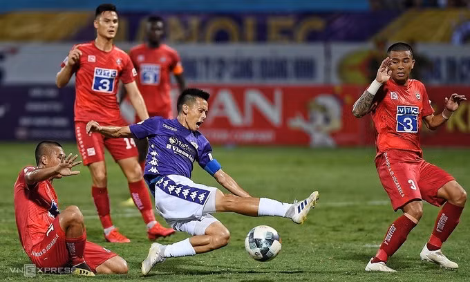 Vì Covid-19, V-League 2020 đã phải hoãn tới ba lần.