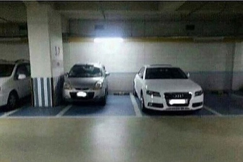 Càng xa càng tốt.