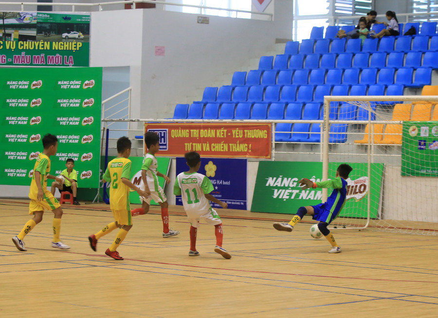 Pha ghi bàn gỡ hòa 1-1 của cầu thủ đội Kiên Giang Pha ghi bàn gỡ hòa 1-1 của cầu thủ đội Kiên Giang