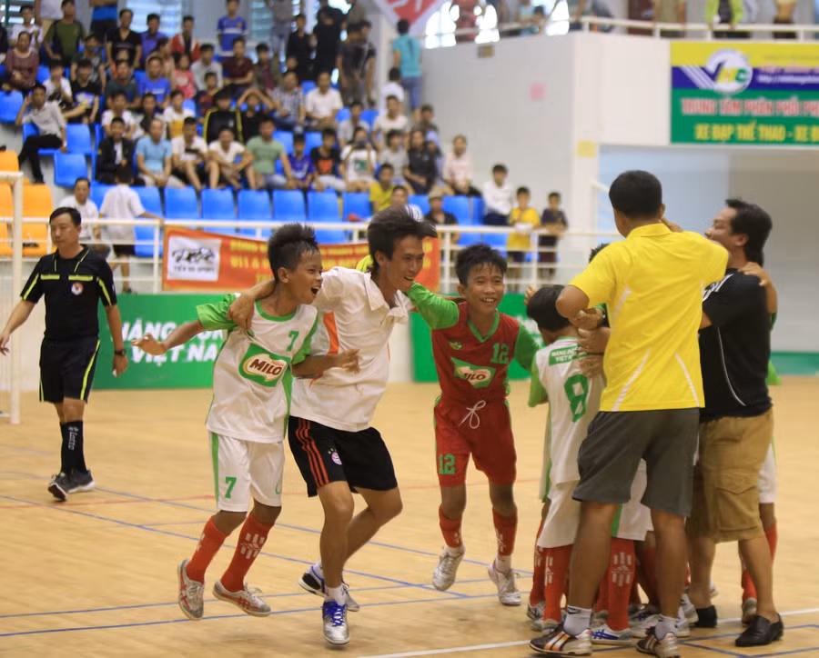 Niềm vui của đội Kiên Giang khi giành chức vô địch của giải đấu dành cho học sinh Tiểu học.