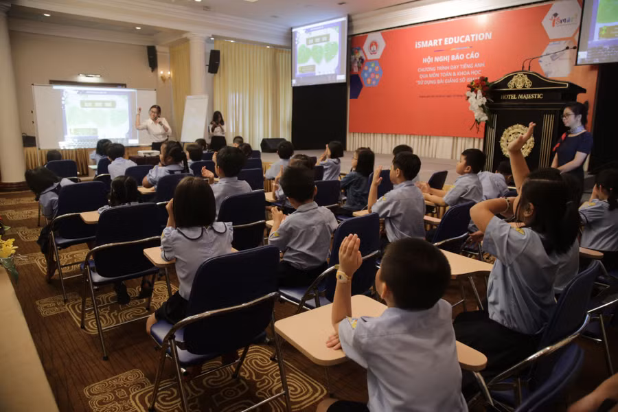 Hình thức học và các tiếp cận mới mẻ này giúp học sinh phát triển tốt các kỹ năng trong việc học tiếng Anh Hình thức học và các tiếp cận mới mẻ này giúp học sinh phát triển tốt các kỹ năng trong việc học tiếng Anh