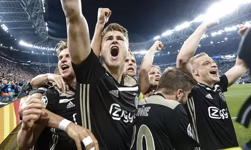 Sau khi loại Real, Ajax lại làm nên lịch sử khi đánh bại Juventus để vào bán kết