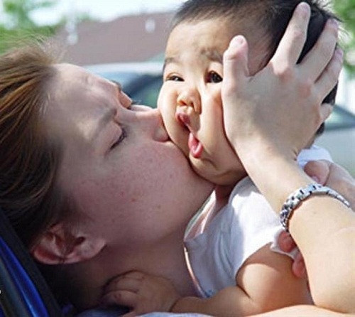 Nụ hôn bất ngờ. Nụ hôn bất ngờ.