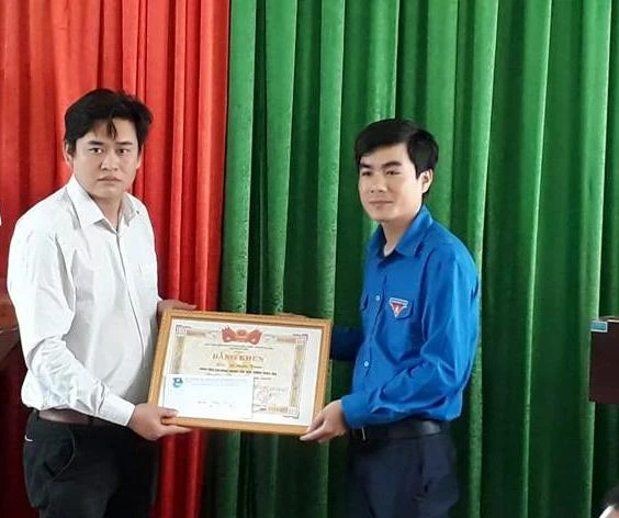 Vinh danh thanh niên dũng cảm nhảy cầu cứu người