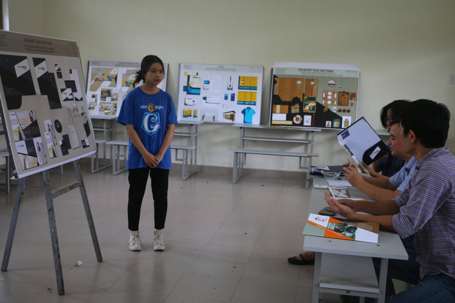Một buổi bảo vệ bảo vệ đồ án của sinh viên nhà trường Một buổi bảo vệ bảo vệ đồ án của sinh viên nhà trường