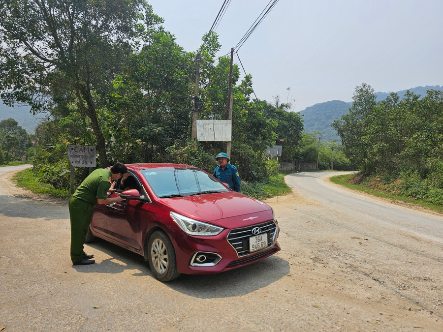 Chốt tuần tra tại ngã ba giao xã Hà Tân và xã Hà Lĩnh, huyện Hà Trung. (Ảnh: NT) Chốt tuần tra tại ngã ba giao xã Hà Tân và xã Hà Lĩnh, huyện Hà Trung. (Ảnh: NT)