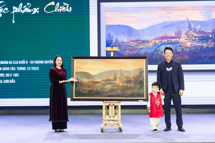 Tác phẩm “Chiều” được đấu giá thành công với mức giá 14 triệu đồng. Tác phẩm “Chiều” được đấu giá thành công với mức giá 14 triệu đồng.