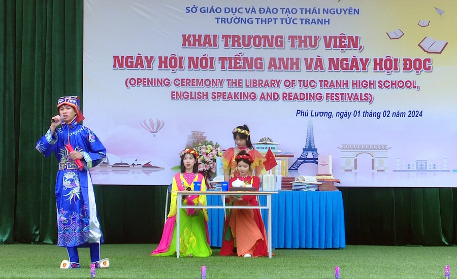 Các em học sinh trường THPT Tức Tranh tham gia các phần thi tại chương trình. Các em học sinh trường THPT Tức Tranh tham gia các phần thi tại chương trình.