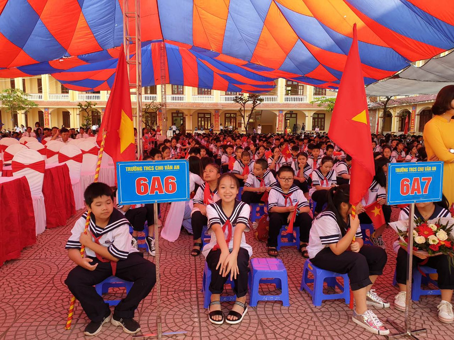 Hơn 2.300 học sinh Trường THCS Chu Văn An hân hoan chào đón năm học mới Hơn 2.300 học sinh Trường THCS Chu Văn An hân hoan chào đón năm học mới