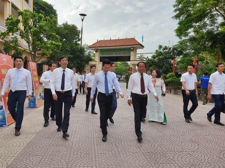 Lãnh đạo thành phố Hải Phòng đến dự khai giảng năm học mới tại Trường THCS Chu Văn An Lãnh đạo thành phố Hải Phòng đến dự khai giảng năm học mới tại Trường THCS Chu Văn An