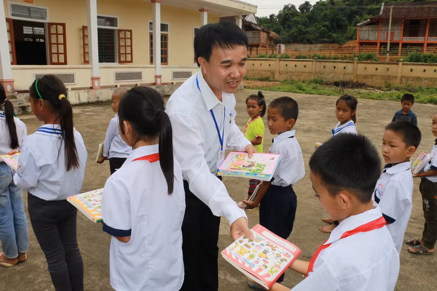 Món quà đầu năm học. Ảnh: T.G