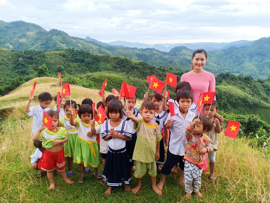 Phổ thông Dân tộc bán trú tiểu học Trà Tập, xã Trà Tập, huyện Nam Trà My, tỉnh Quảng Nam) khiến nhiều người nghẹn ngào. (Ảnh: Mít Pé).