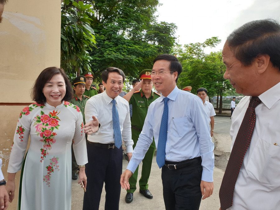 7h sáng 5/9 ông Võ Văn Thưởng- Ủy viên Bộ Chính trị, Bí thư Trung ương Đảng, Trưởng Ban Tuyên giáo Trung ương đã về dự khai giảng năm học mới 2019-2020 tại Trường THCS Chu Văn An (quận Ngô Quyền, TP. Hải Phòng). 7h sáng 5/9 ông Võ Văn Thưởng- Ủy viên Bộ Chính trị, Bí thư Trung ương Đảng, Trưởng Ban Tuyên giáo Trung ương đã về dự khai giảng năm học mới 2019-2020 tại Trường THCS Chu Văn An (quận Ngô Quyền, TP. Hải Phòng).