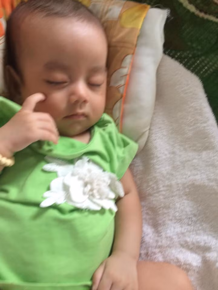 Đi ngủ nhưng vẫn phải làm dáng này.