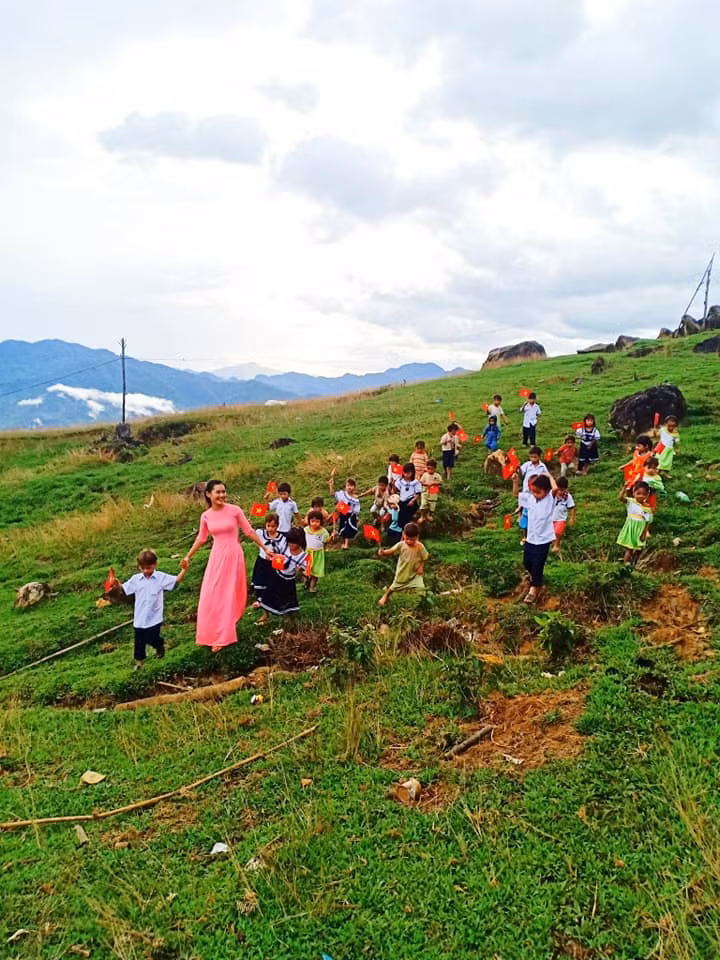 Nghen ngao le khai giang o ngoi truong vung cao co 2 co giao va 34 hoc sinh hinh anh 2