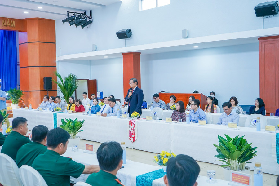 GS.TS Nguyễn Minh Hà, Hiệu trưởng Trường ĐH Mở TPHCM phát biểu tại lễ ký kết. GS.TS Nguyễn Minh Hà, Hiệu trưởng Trường ĐH Mở TPHCM phát biểu tại lễ ký kết.
