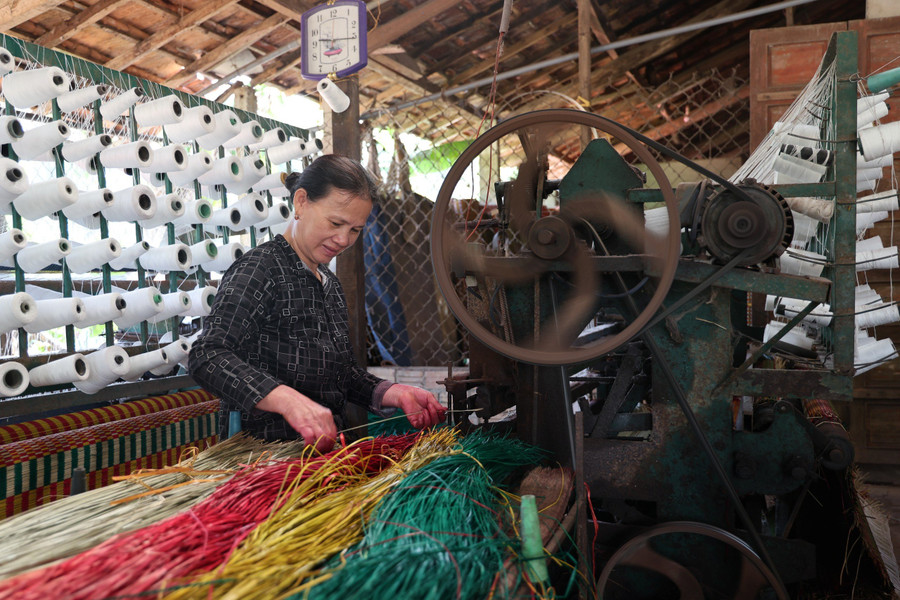 Trải qua biến thiên của thời gian, thương cảng Thu Xà không còn nữa nhưng nghề dệt chiếu cói vẫn được truyền nối cho đến ngày nay. Toàn xã còn 11 hộ buôn bán và sản xuất chiếu cói. Trải qua biến thiên của thời gian, thương cảng Thu Xà không còn nữa nhưng nghề dệt chiếu cói vẫn được truyền nối cho đến ngày nay. Toàn xã còn 11 hộ buôn bán và sản xuất chiếu cói.